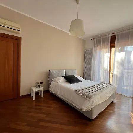 Revis 84 Apartament Neapol